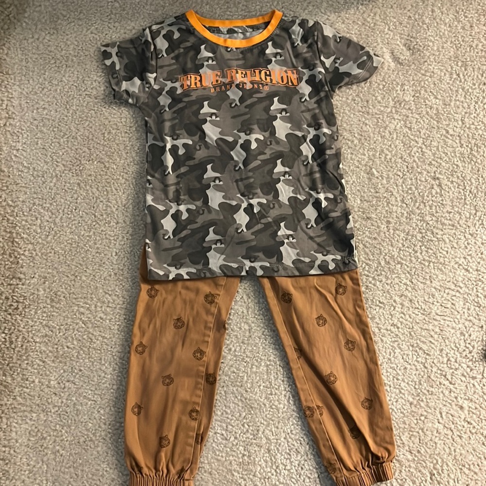 True Religion top and pants set size 7 boys
